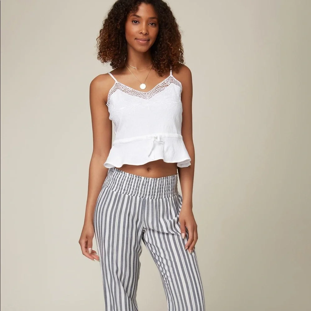 ⭐️ NWT O’Neill White Lace Tank Top Adjustable Straps Size MEDIUM - Picture 5 of 16